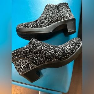 Alegria Hannah Black floral ankle boots 39